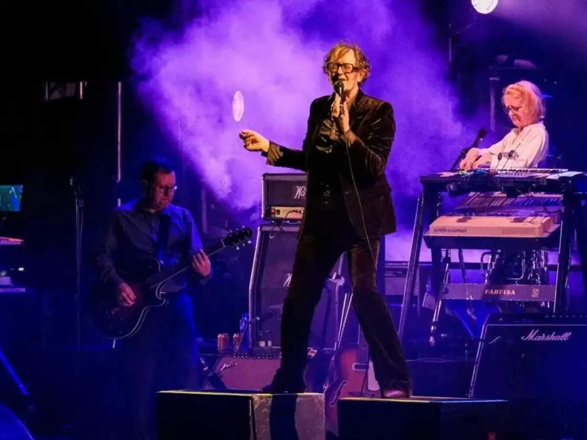 Pulp performs a classic and a new song during NYC tour stop